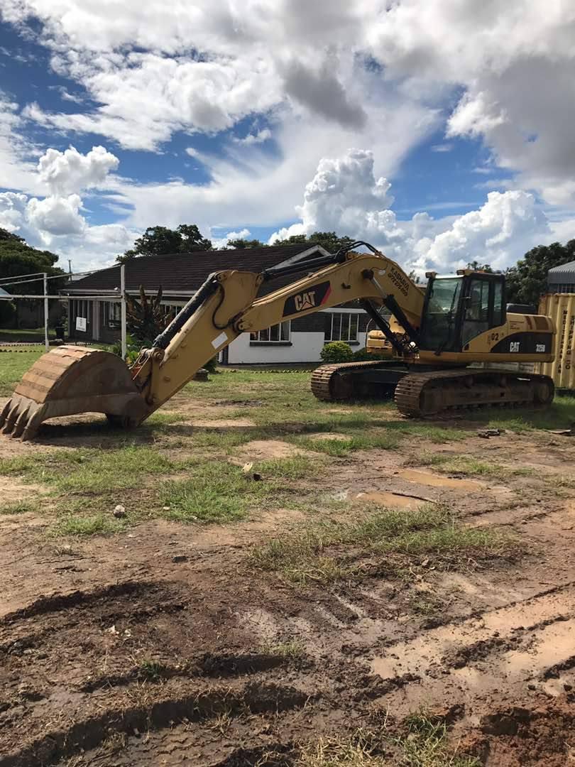 CAT 325D excavator with bucket lowered